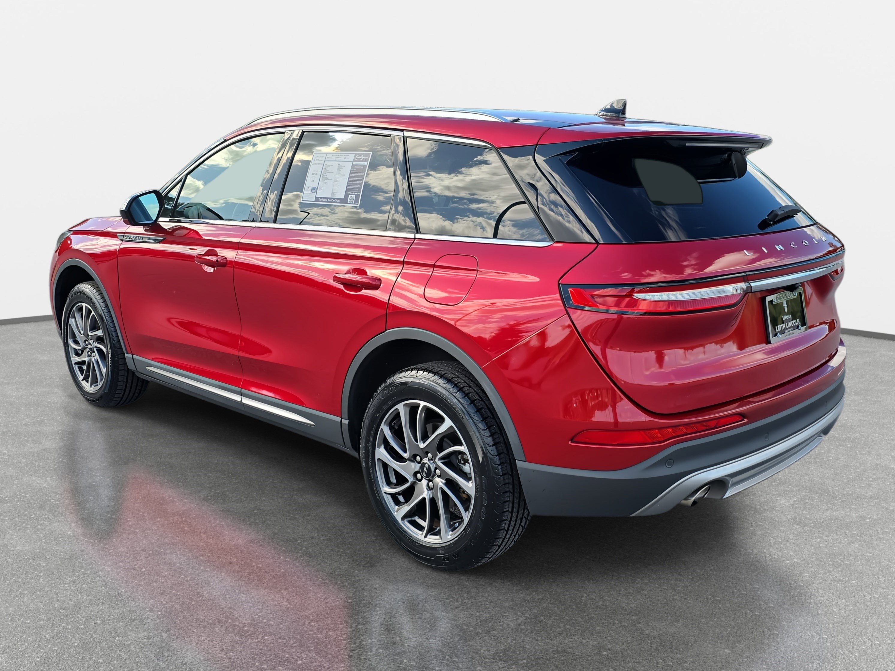 Certified 2022 Lincoln Corsair AWD w/ Equipment Group 101A image 7