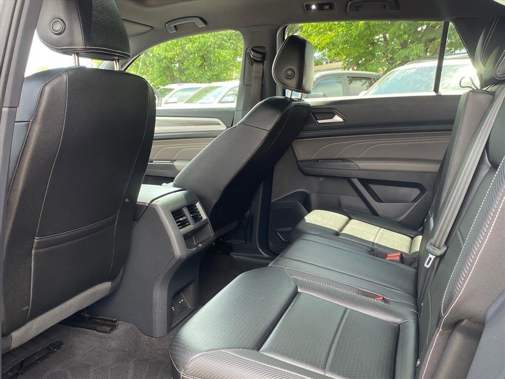 Certified 2023 Volkswagen Atlas Cross Sport SE w/ Panoramic Sunroof Package AWD/4WD image 18