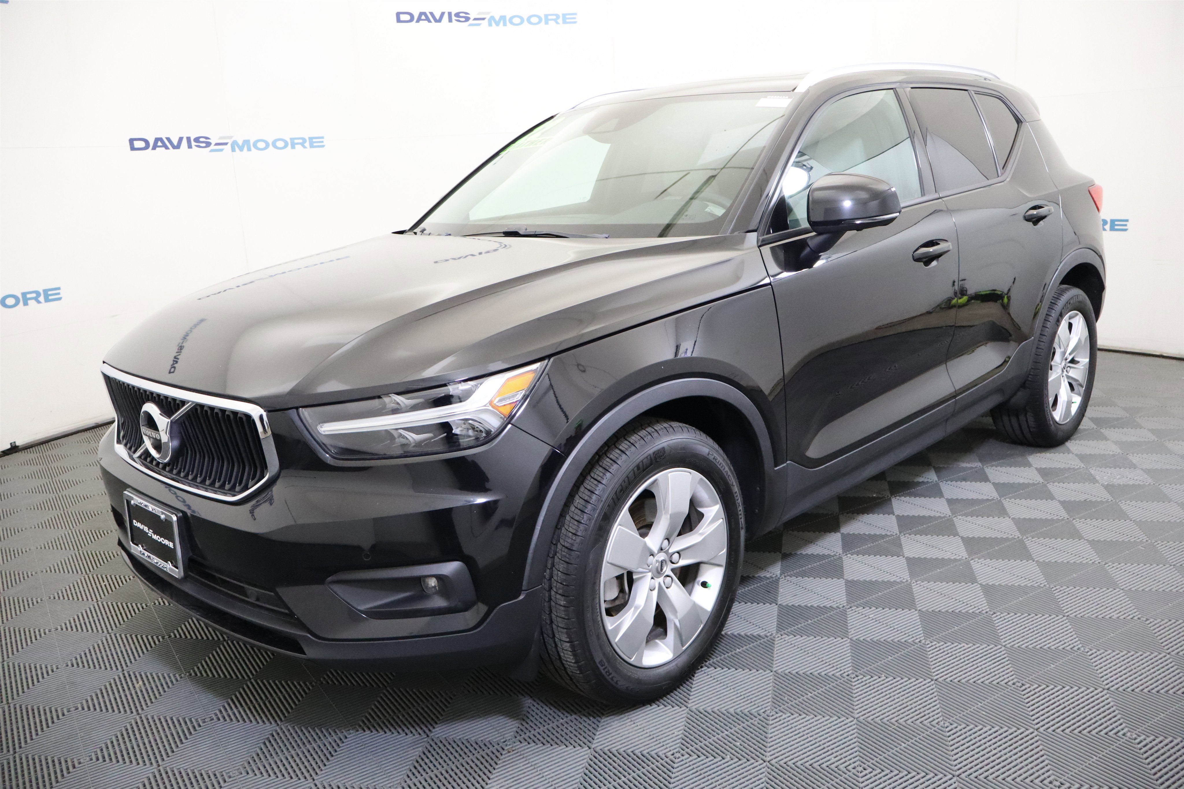 Used 2022 Volvo XC40 T4 Momentum image 12
