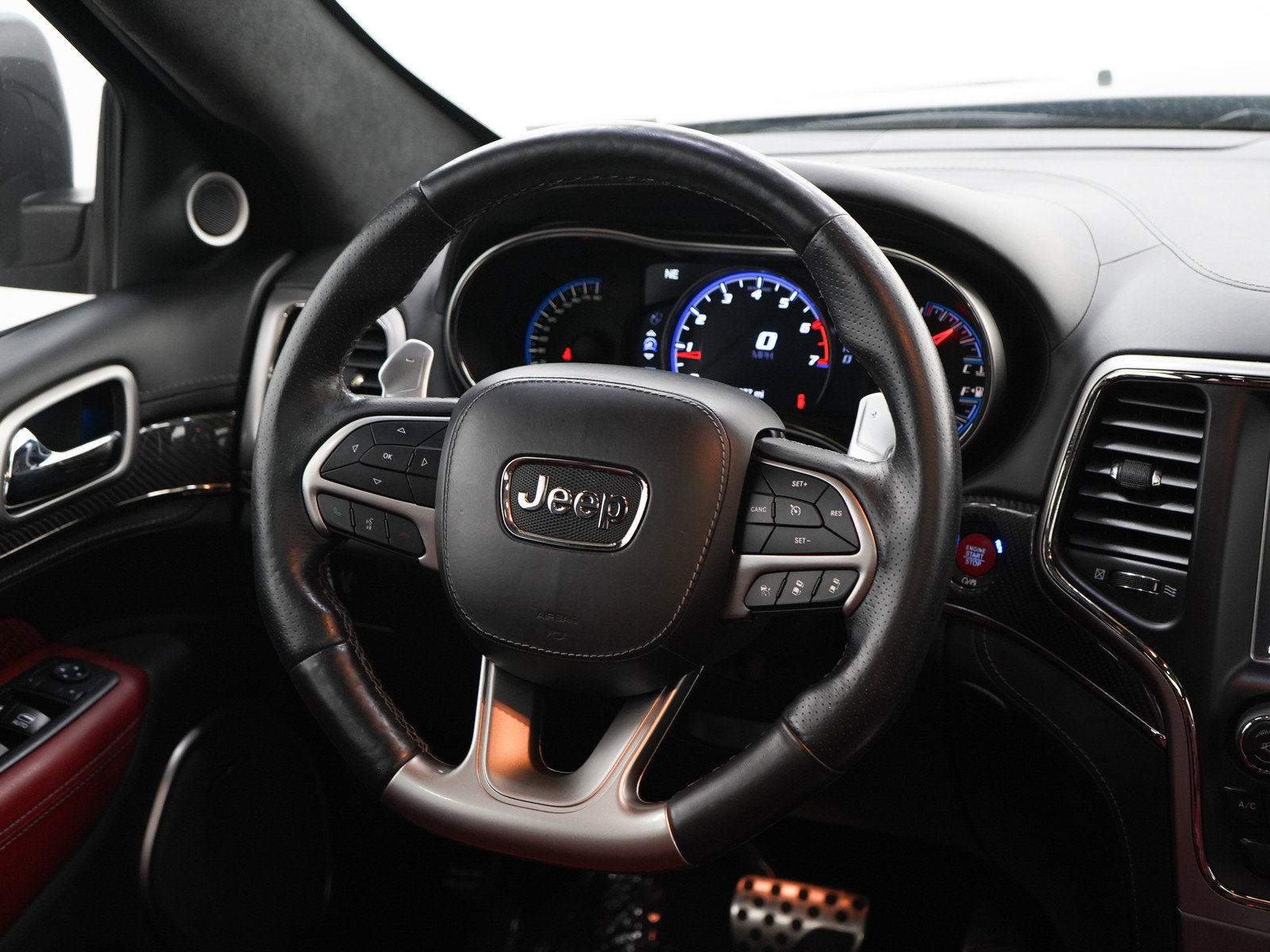 Used 2017 Jeep Grand Cherokee SRT AWD/4WD image 15