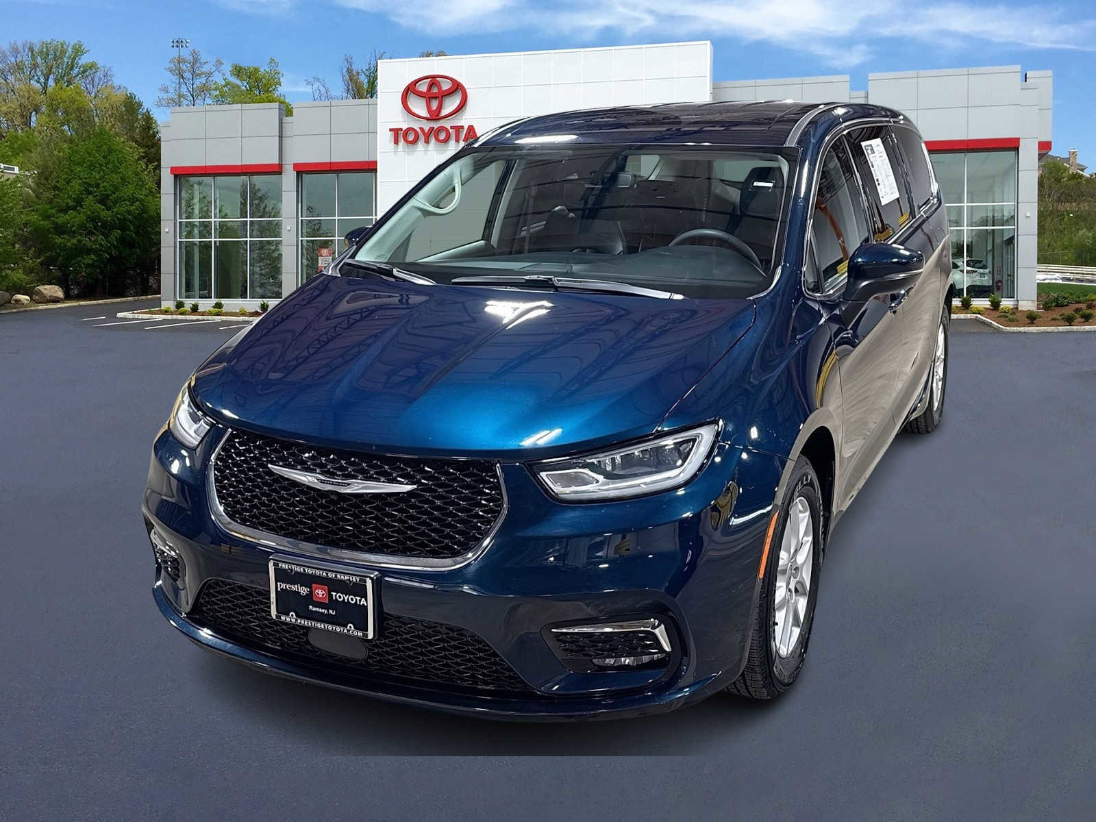 Used 2023 Chrysler Pacifica Touring-L