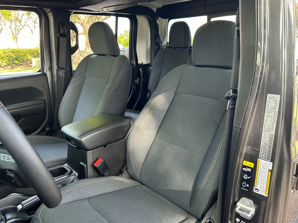 Certified 2025 Jeep Gladiator Willys image 10