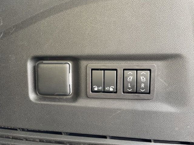 Used 2023 Chevrolet Suburban High Country image 26