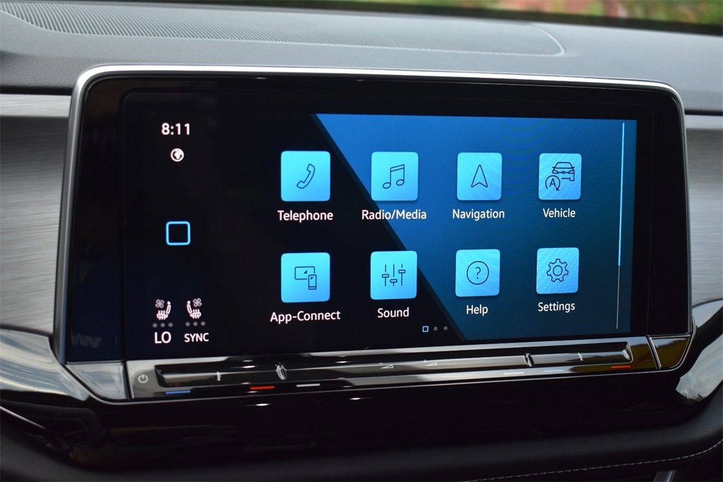 Used 2024 Volkswagen Atlas Cross Sport SE image 32