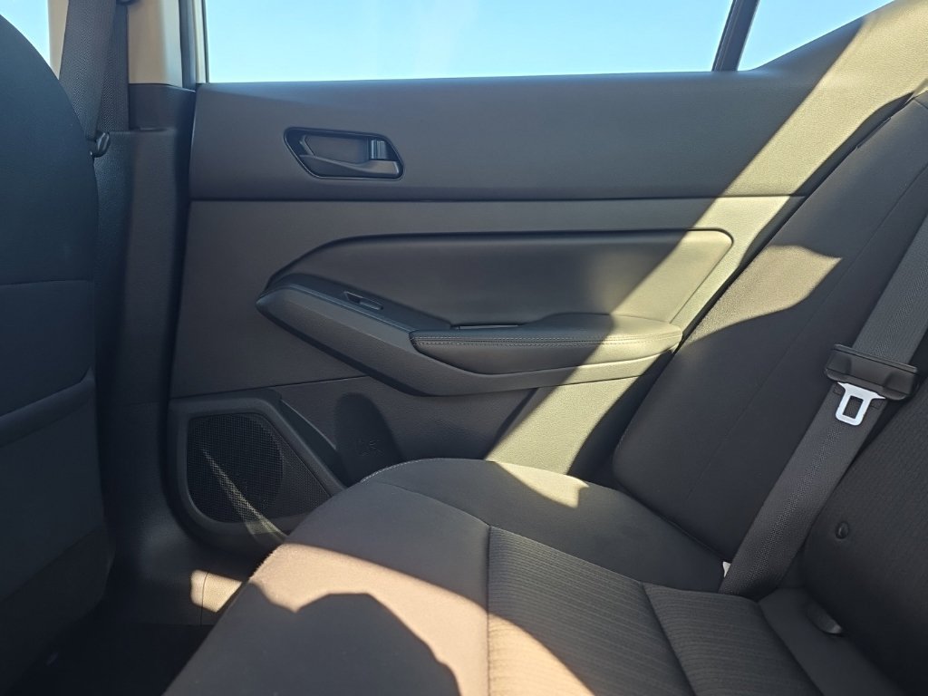 Used 2025 Nissan Altima 2.5 SV FWD image 12