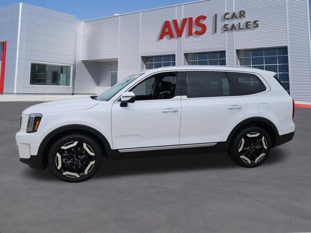 Used 2025 Kia Telluride S FWD image 2