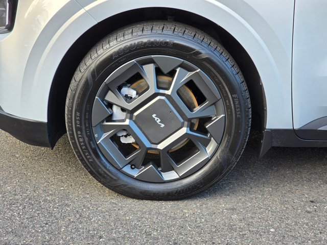 Used 2026 Kia Carnival EX FWD image 9