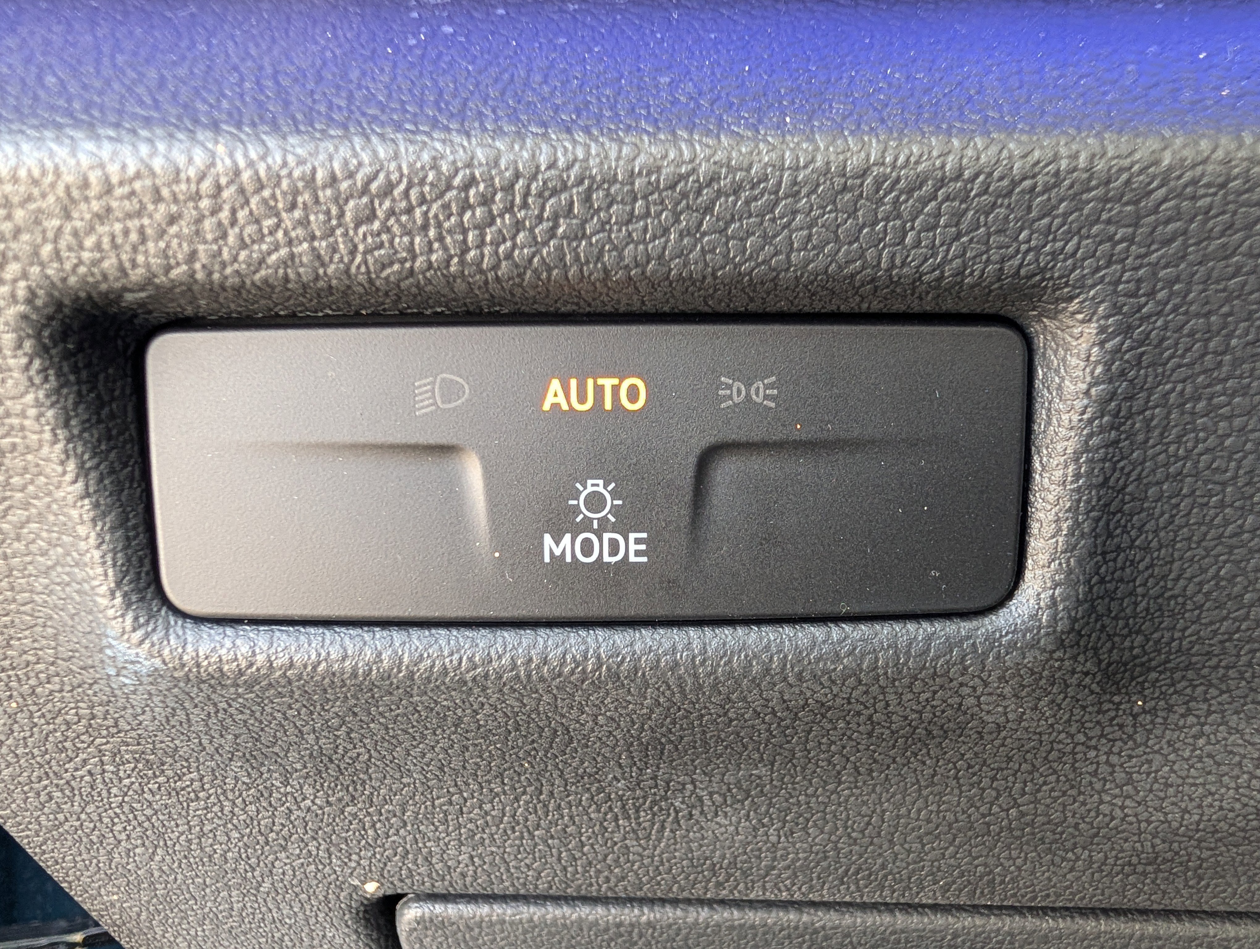 Certified 2025 Volkswagen Tiguan SE image 28