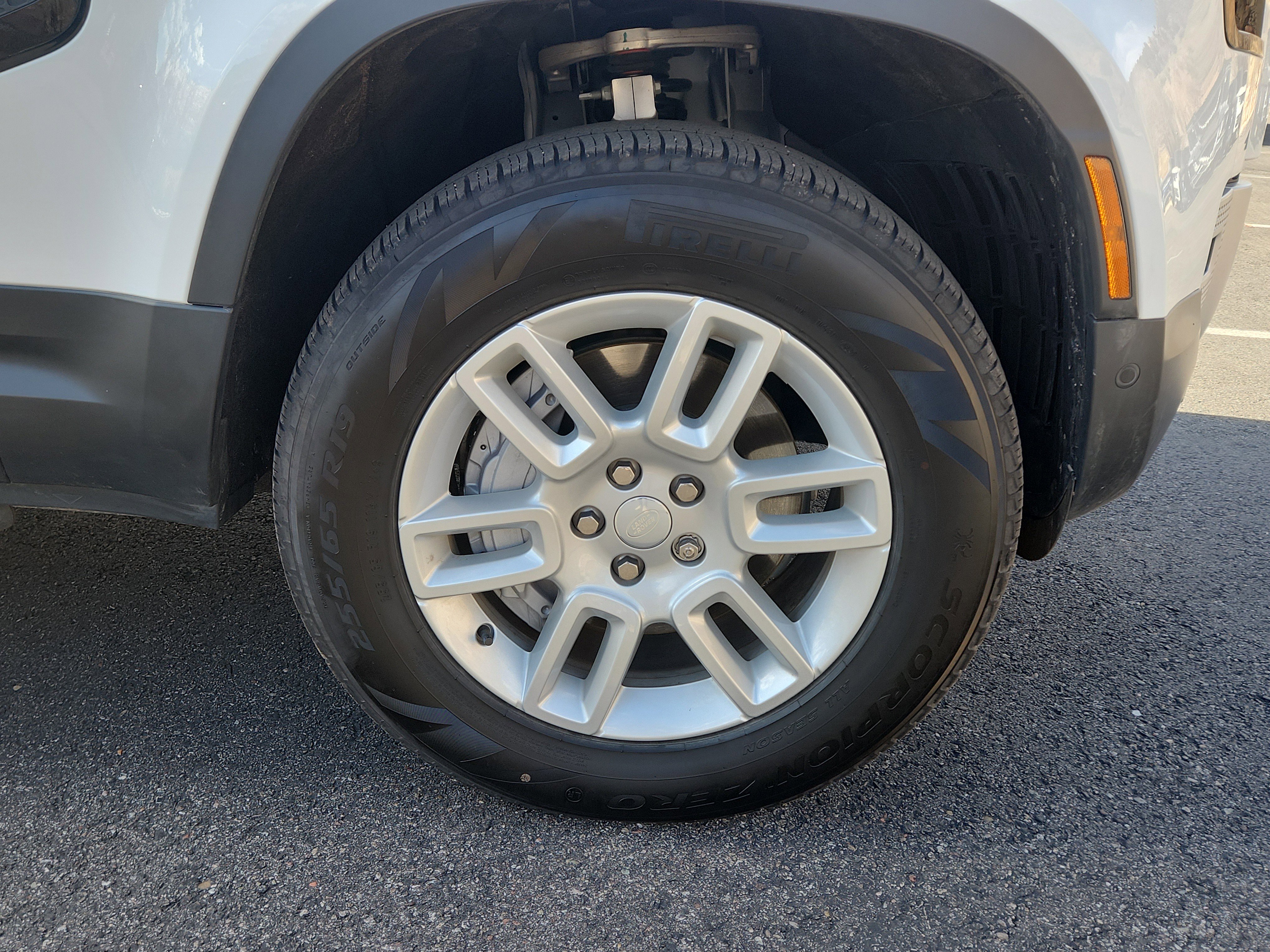 Used 2025 Land Rover Defender 90 S image 21