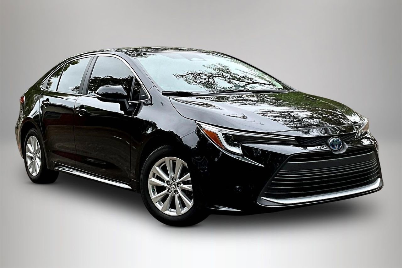 Used 2024 Toyota Corolla XLE FWD image 2