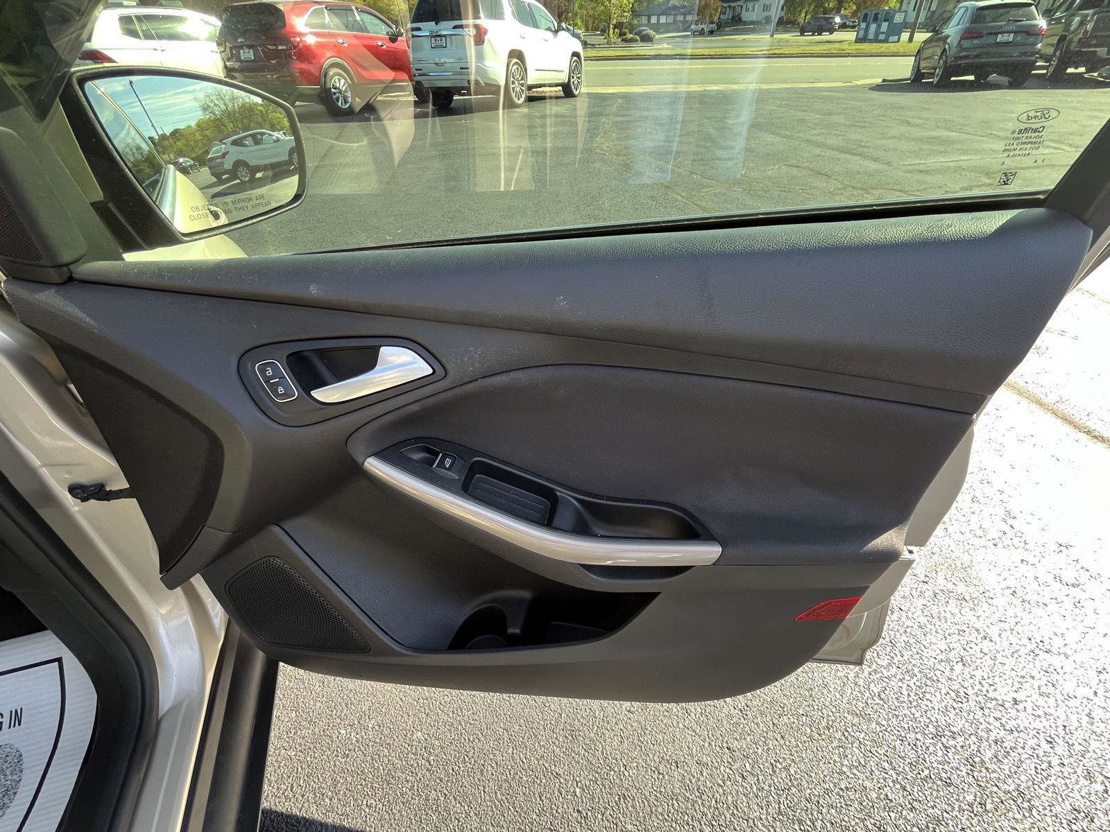 Used 2018 Ford Focus Titanium w/ Titanium Technology Package image 16