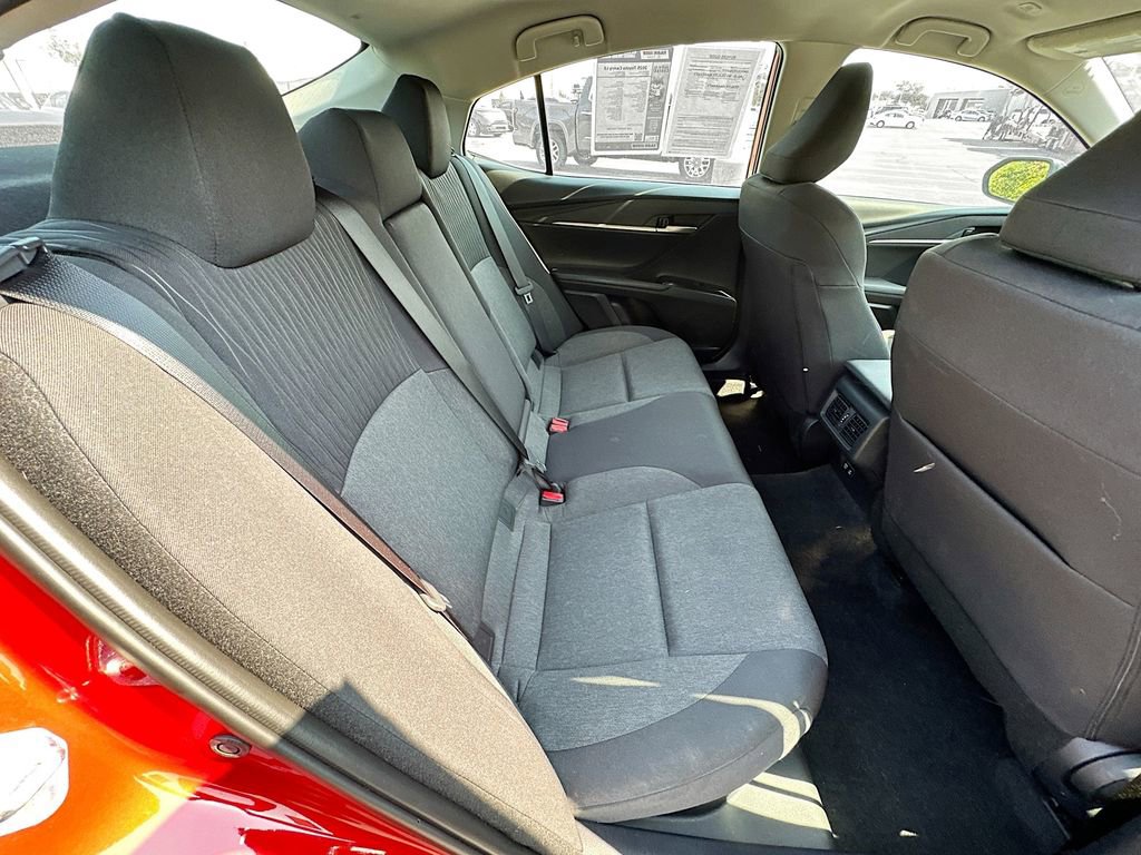 Used 2025 Toyota Camry LE image 31