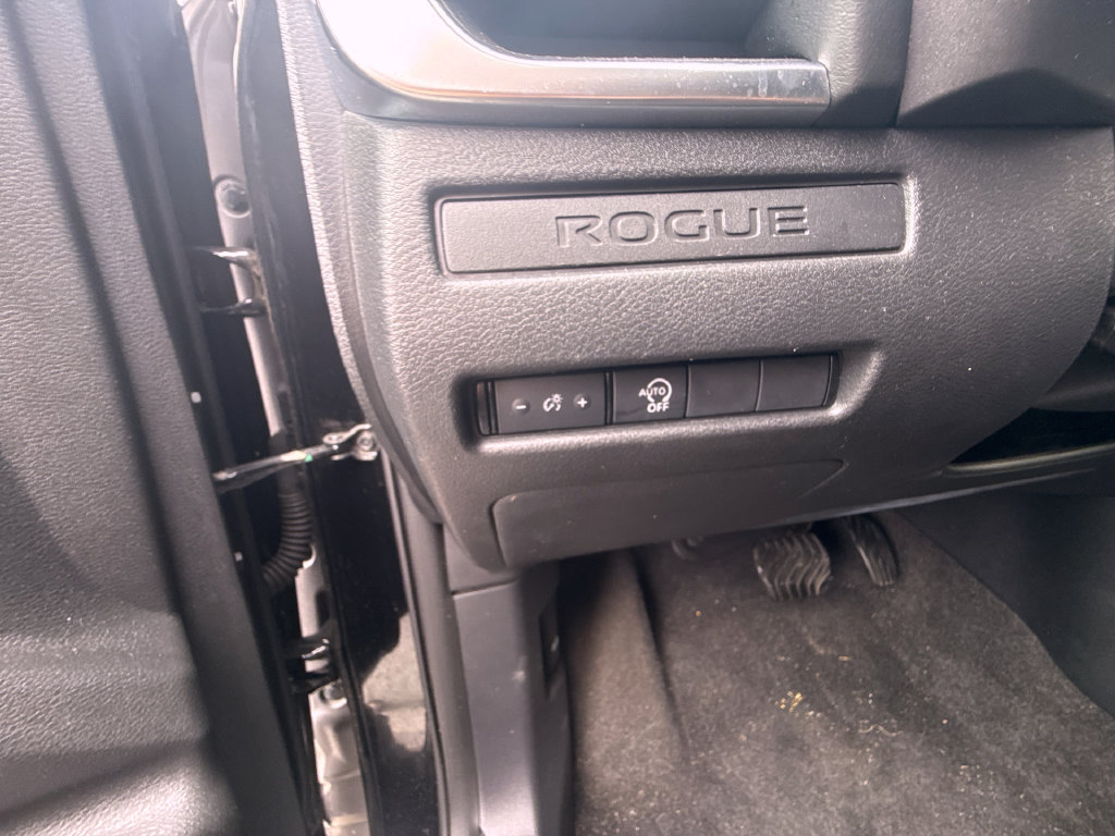 Used 2023 Nissan Rogue S AWD/4WD image 17