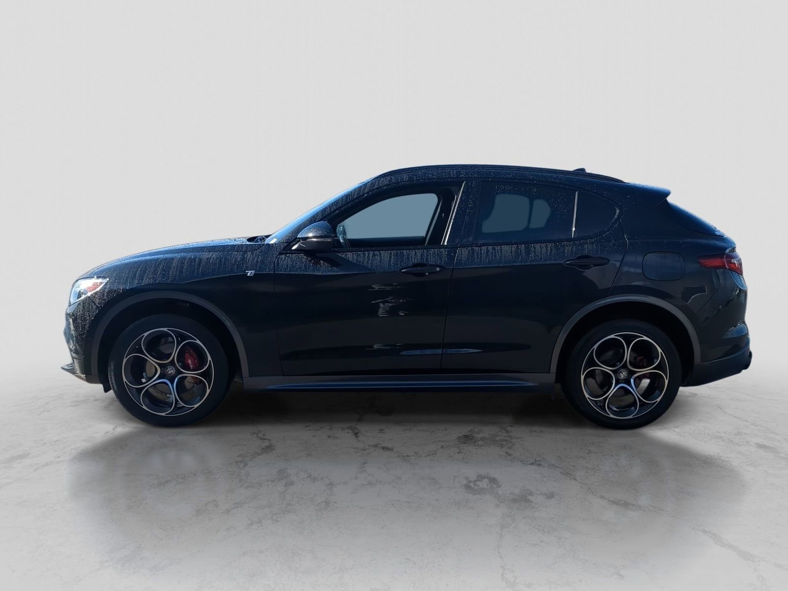 Used 2023 Alfa Romeo Stelvio Ti image 3