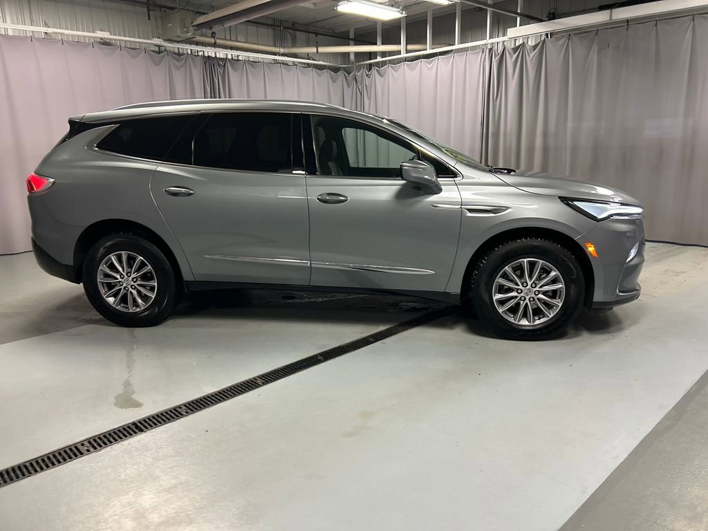 Used 2023 Buick Enclave Essence image 8