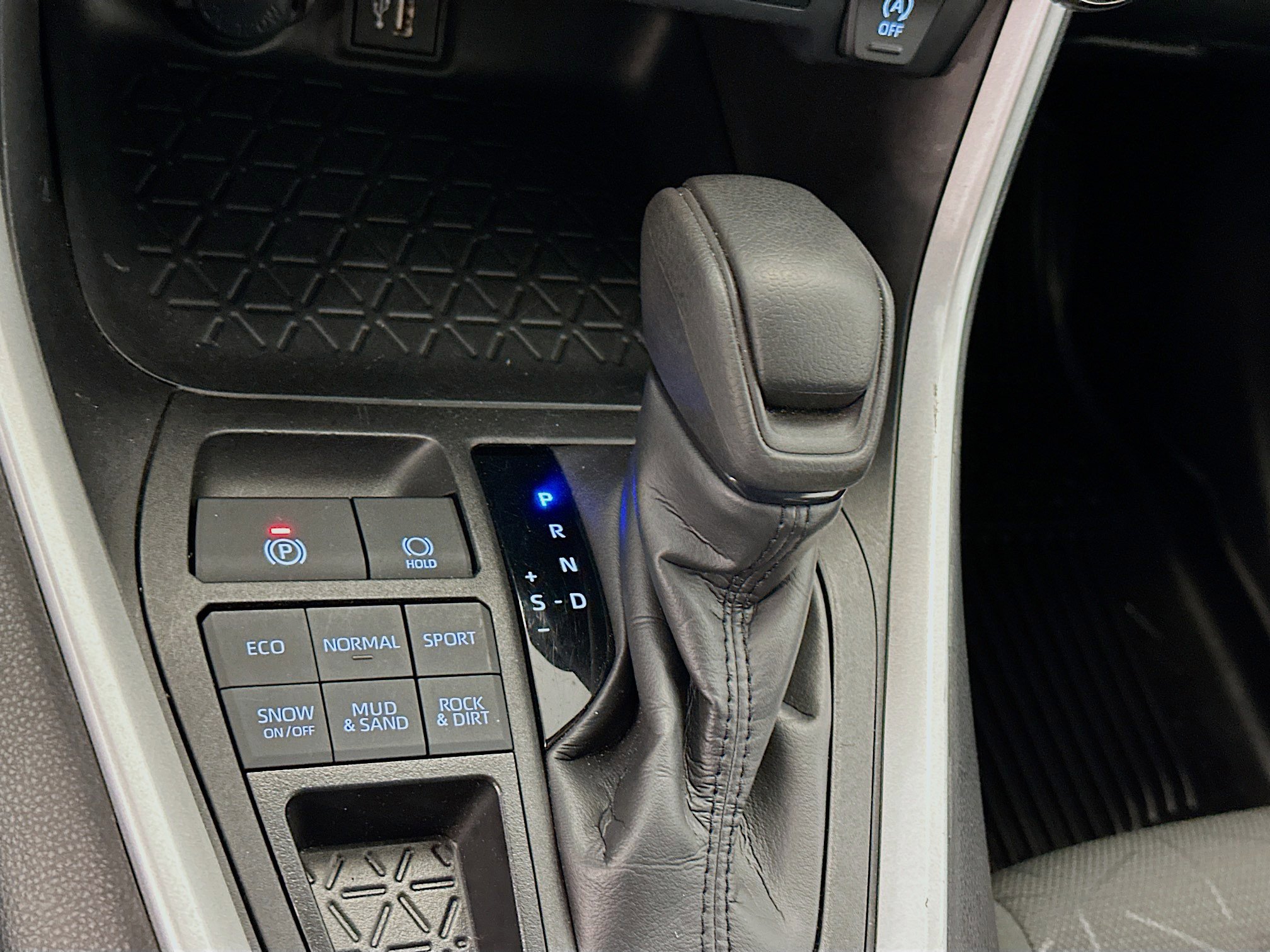 Used 2024 Toyota RAV4 XLE image 25