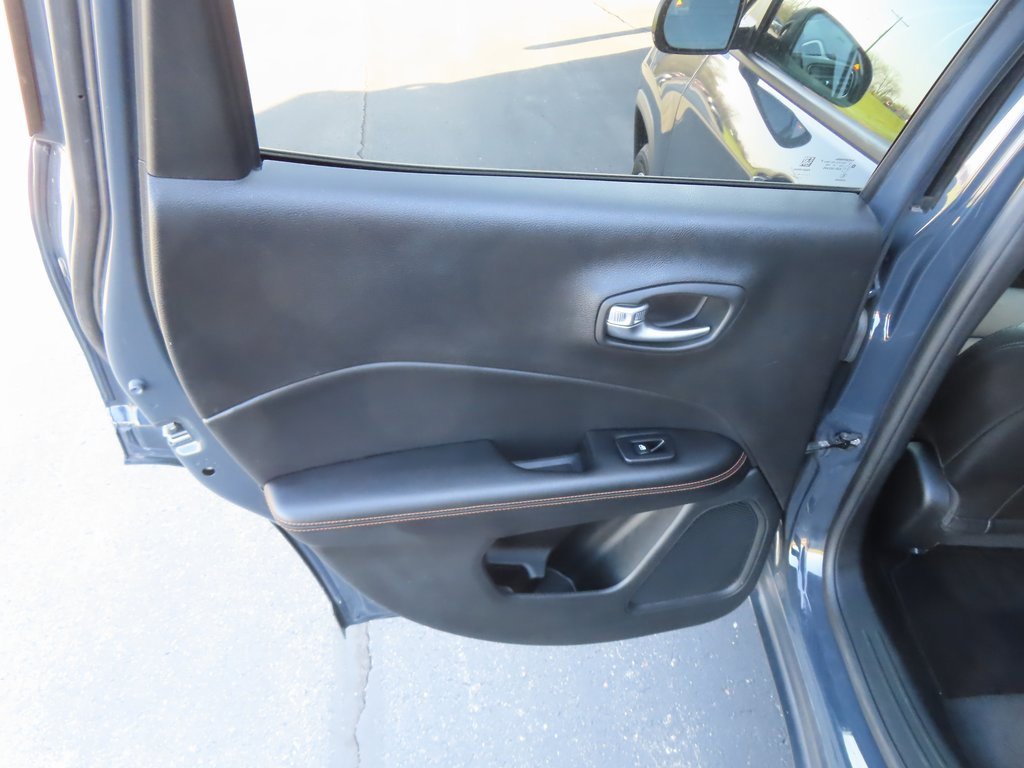 Used 2018 Jeep Compass Limited w/ Navigation Group image 27