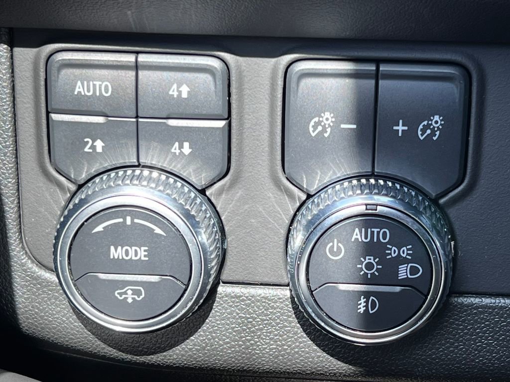 Used 2023 GMC Yukon XL AT4 w/ AT4 Premium Plus Package AWD/4WD image 22
