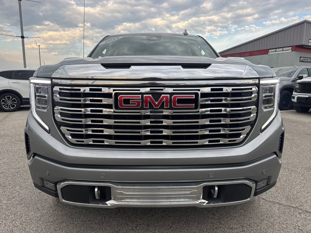 Used 2025 GMC Sierra 1500 Denali w/ Denali Reserve Package AWD/4WD image 9