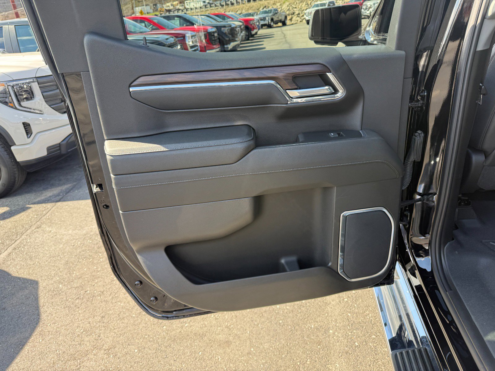 Used 2024 GMC Sierra 1500 SLT w/ SLT Premium Plus Package image 17