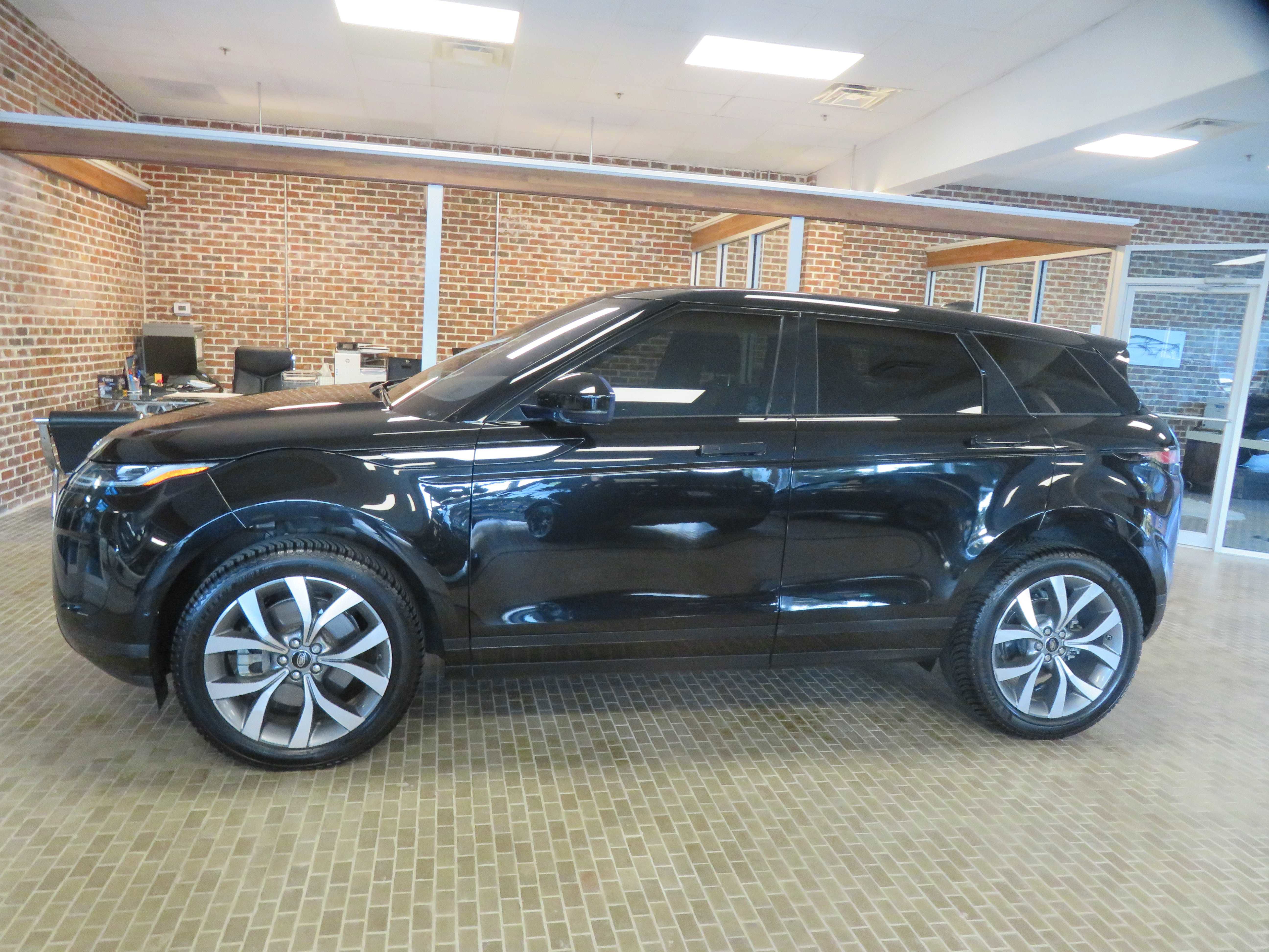 Used 2020 Land Rover Range Rover Evoque SE image 69