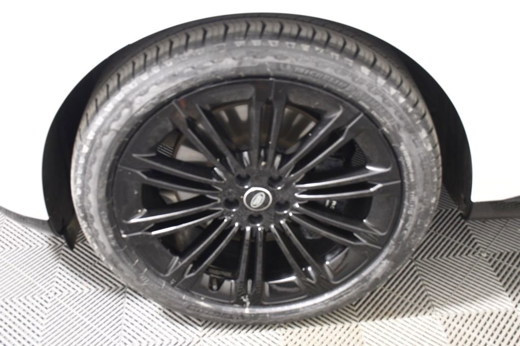 Used 2024 Land Rover Range Rover SE image 11