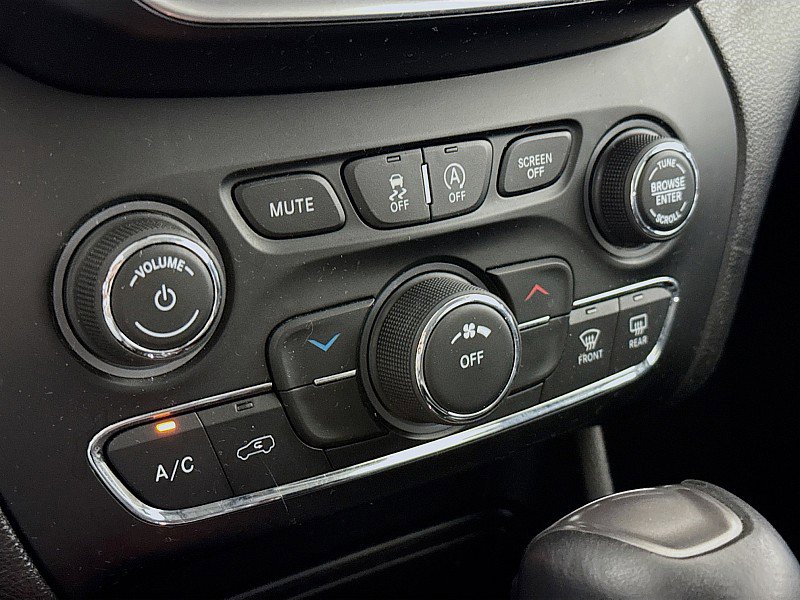 Used 2019 Jeep Cherokee Latitude Plus w/ Cold Weather Group image 16