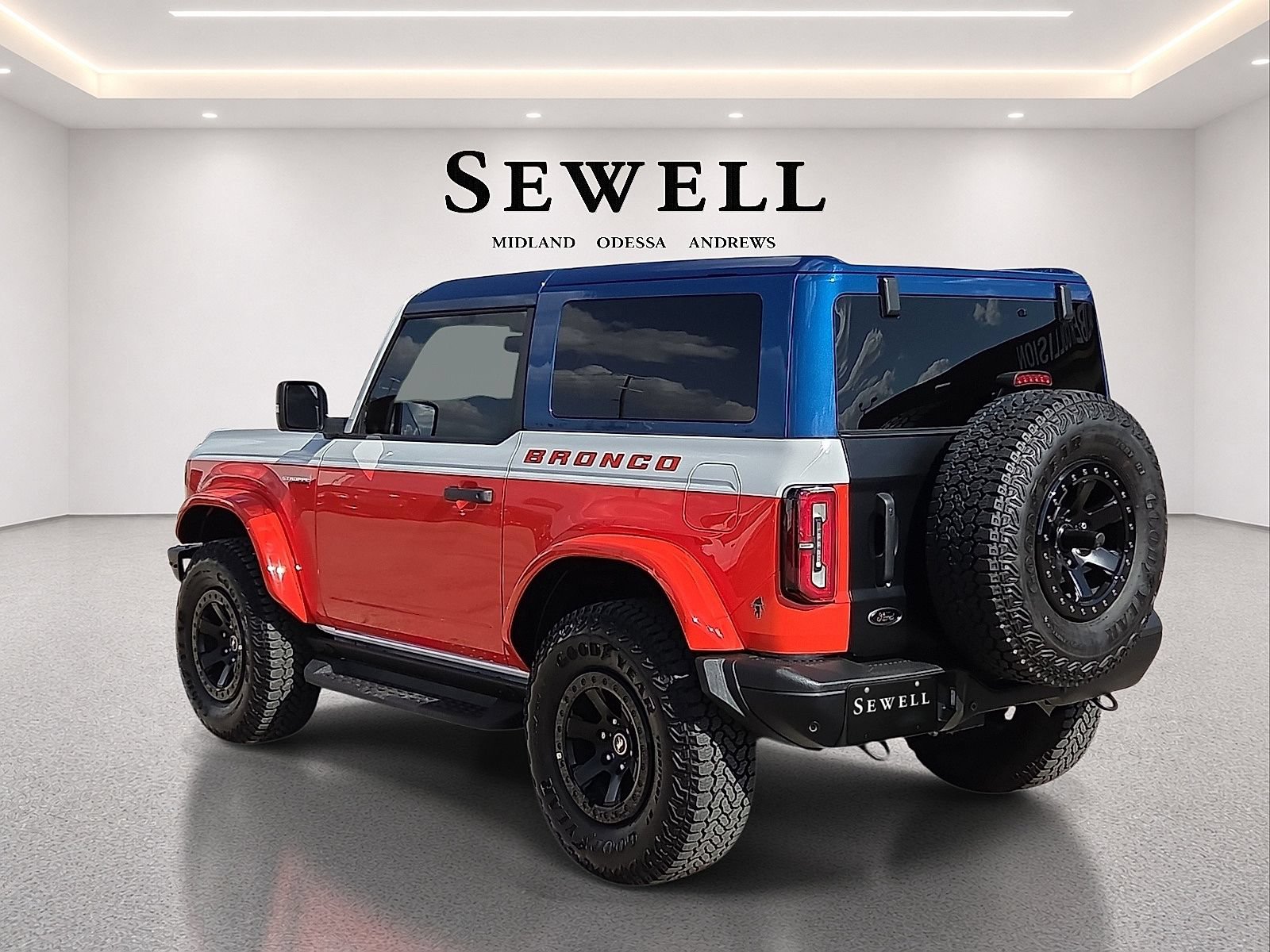 Used 2025 Ford Bronco Stroppe Edition AWD/4WD image 3