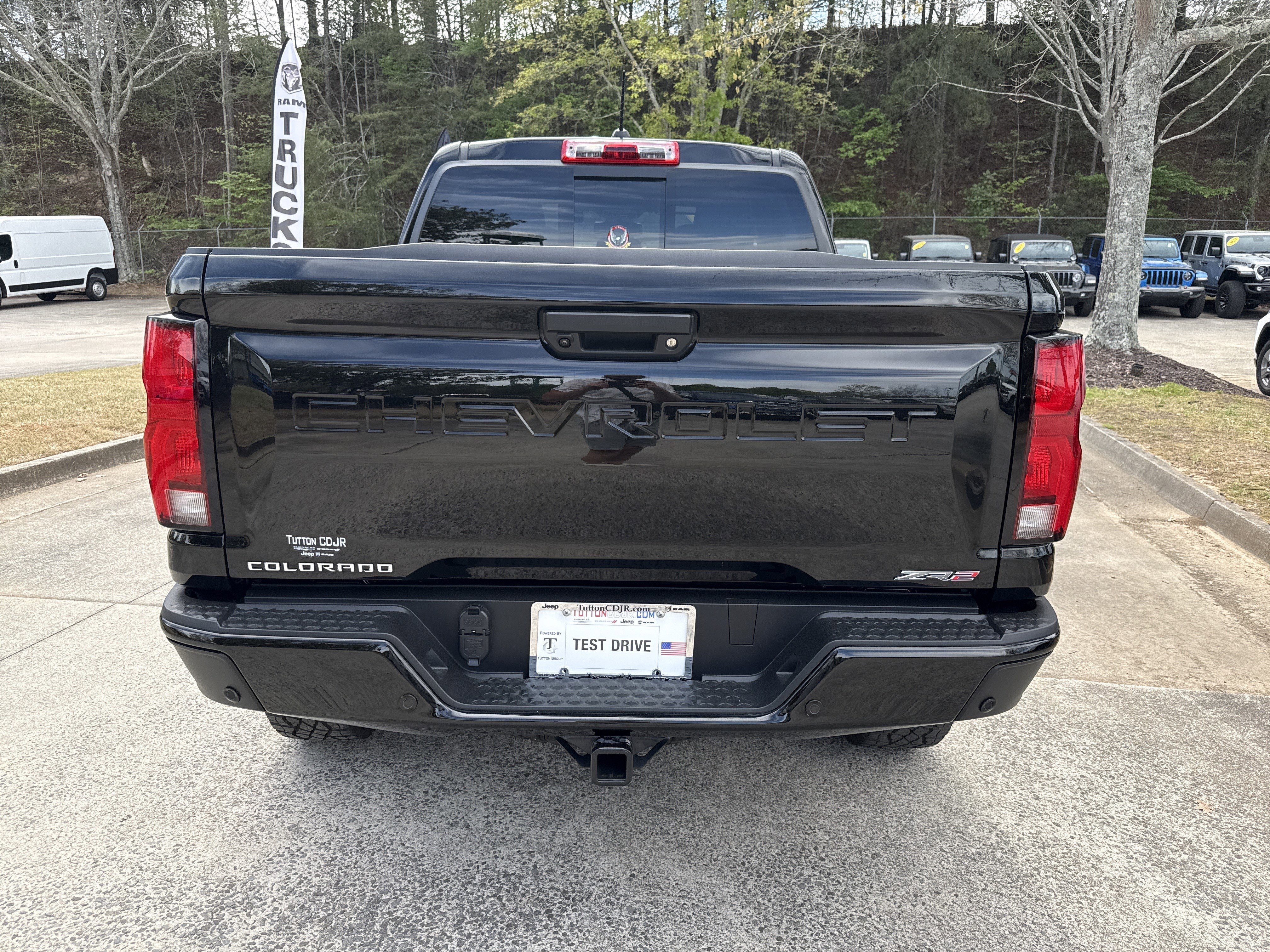 Used 2025 Chevrolet Colorado ZR2 w/ Technology Package AWD/4WD image 6