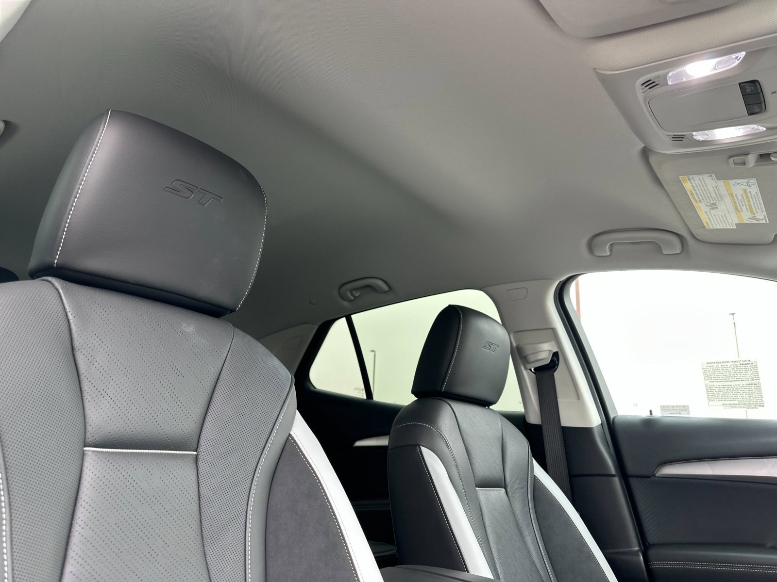 Used 2025 Buick Envision Sport Touring image 17