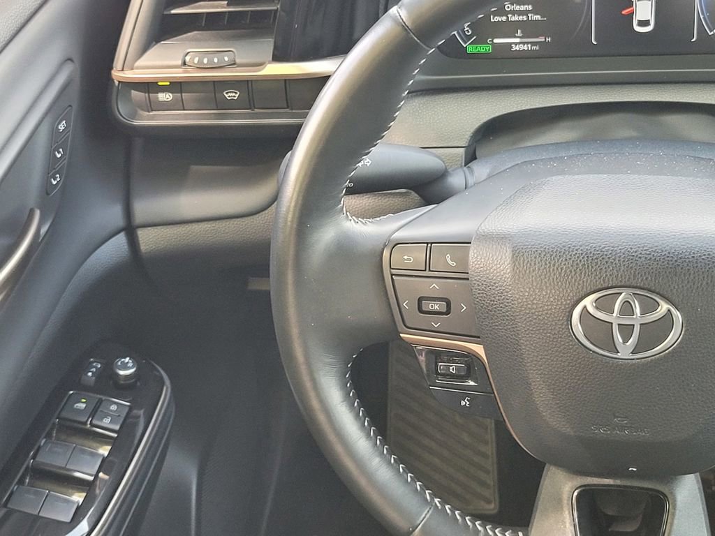 Used 2024 Toyota Crown Limited image 12