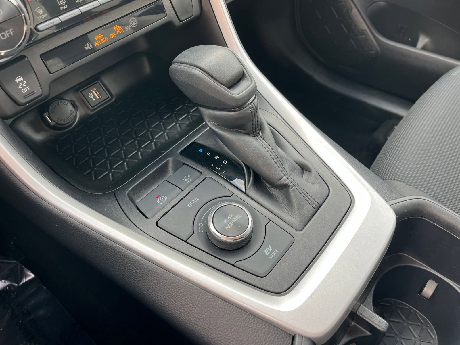 Used 2025 Toyota RAV4 LE image 40