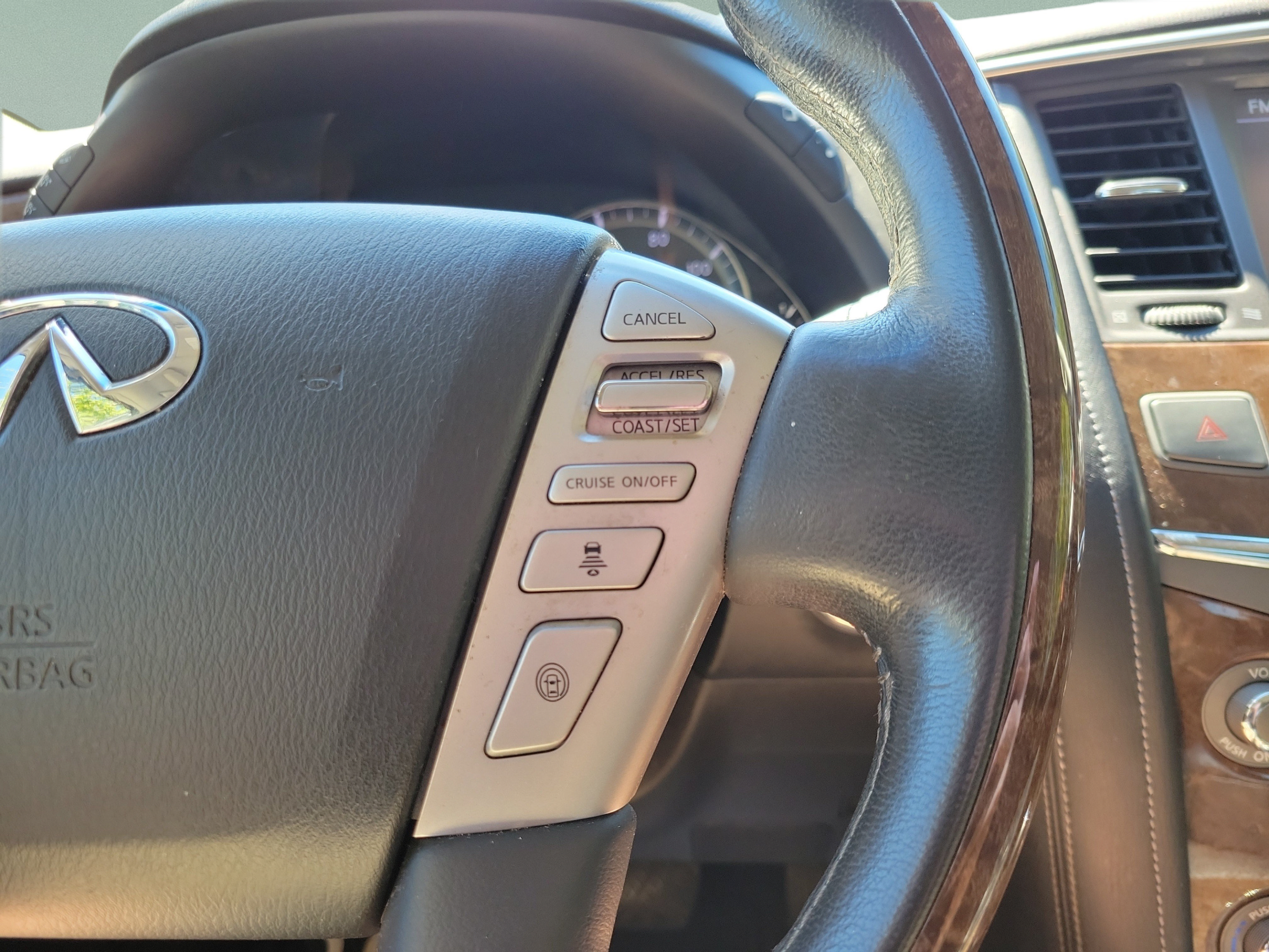 Used 2017 INFINITI QX80 2WD w/ Driver Assistance Package image 19