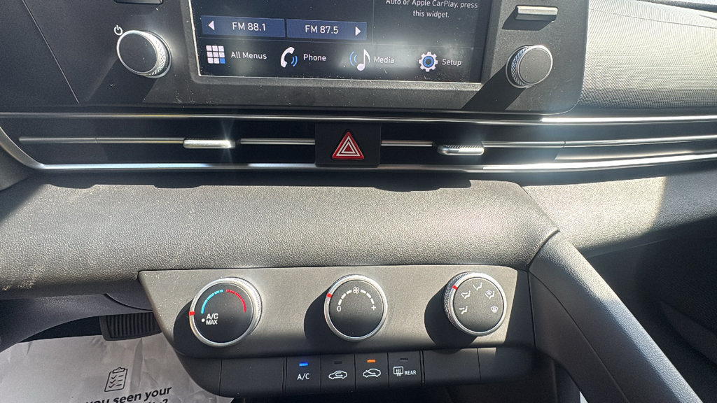 Used 2025 Hyundai Elantra SE FWD image 21