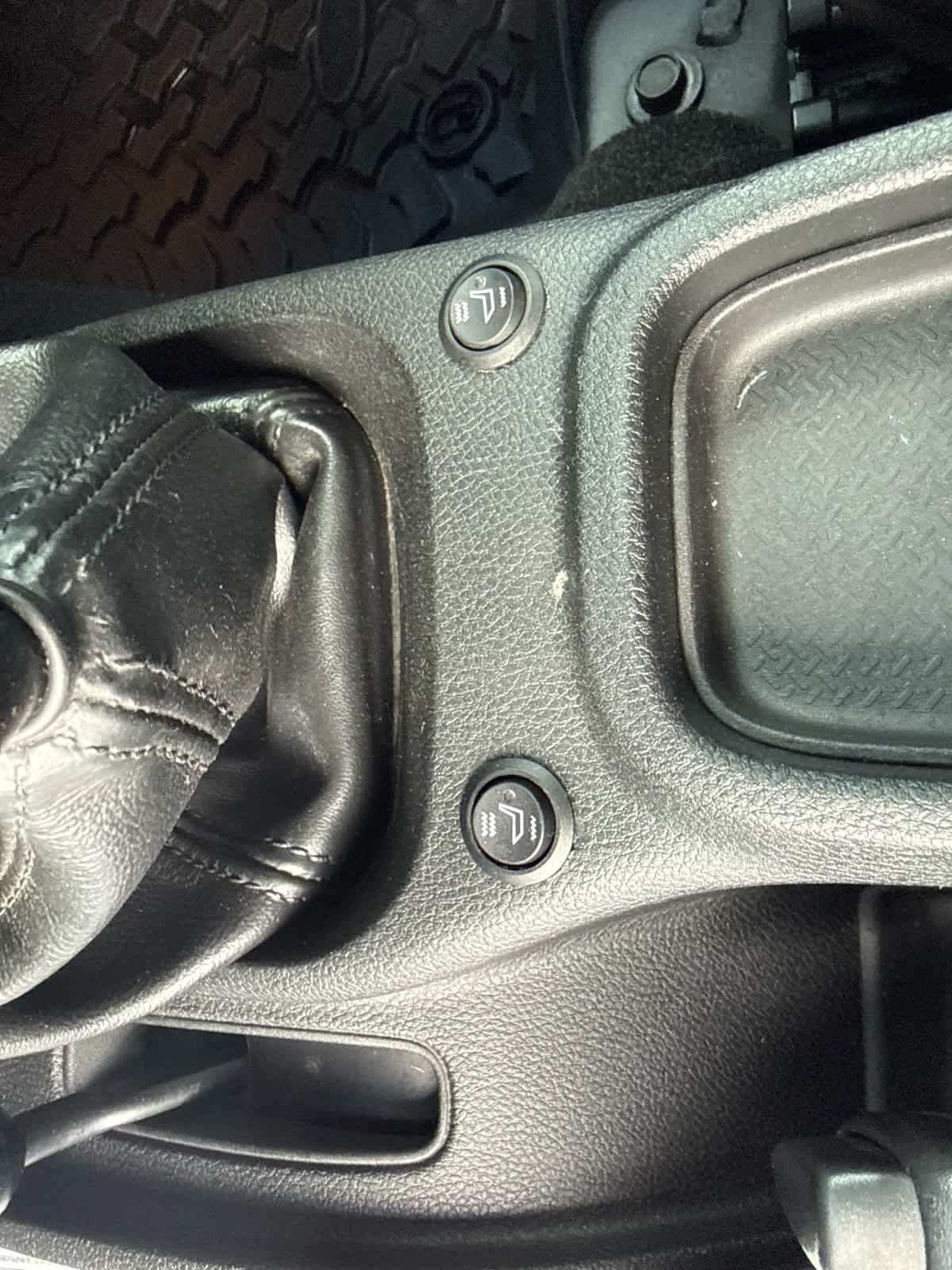 Used 2016 Jeep Wrangler Unlimited Sahara w/ Connectivity Group AWD/4WD image 21