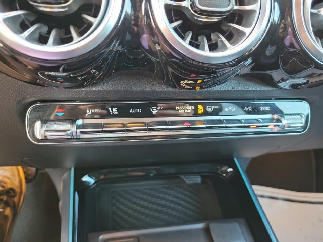 Used 2022 Mercedes-Benz GLB 250 4MATIC image 21