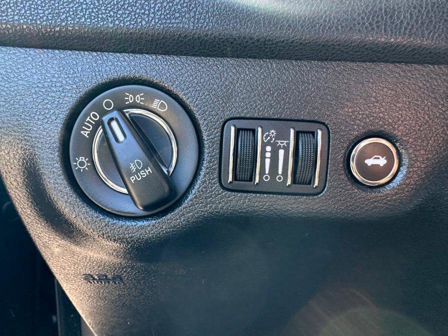 Used 2017 Chrysler 300 Limited w/ Value Package image 23