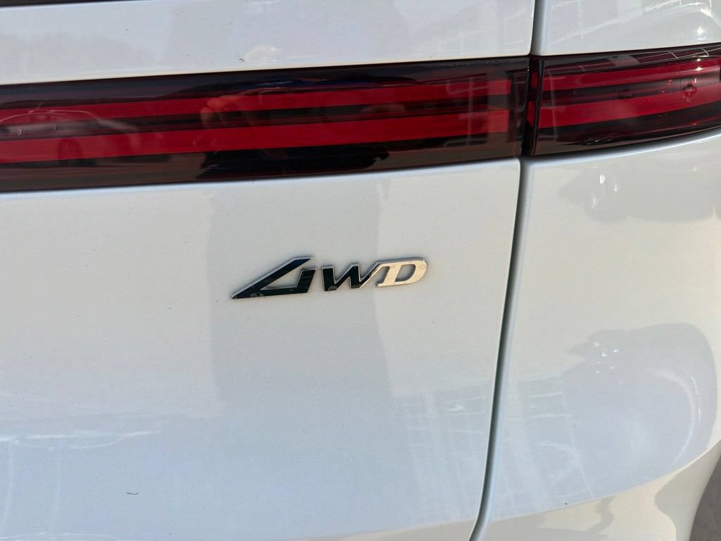 Used 2025 Genesis GV70 2.5T AWD/4WD image 6