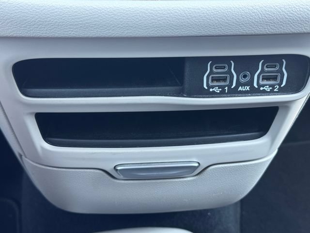 Certified 2024 Chrysler Pacifica Touring-L FWD image 37