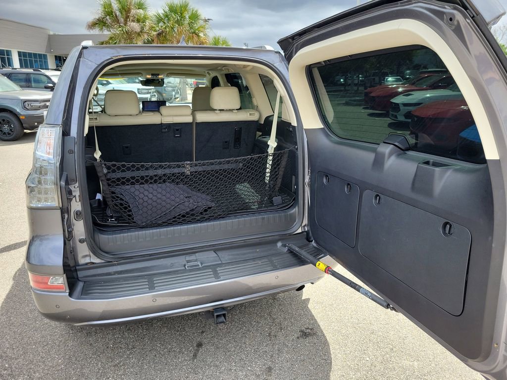 Used 2023 Lexus GX 460 Luxury w/ Accessory Package image 9