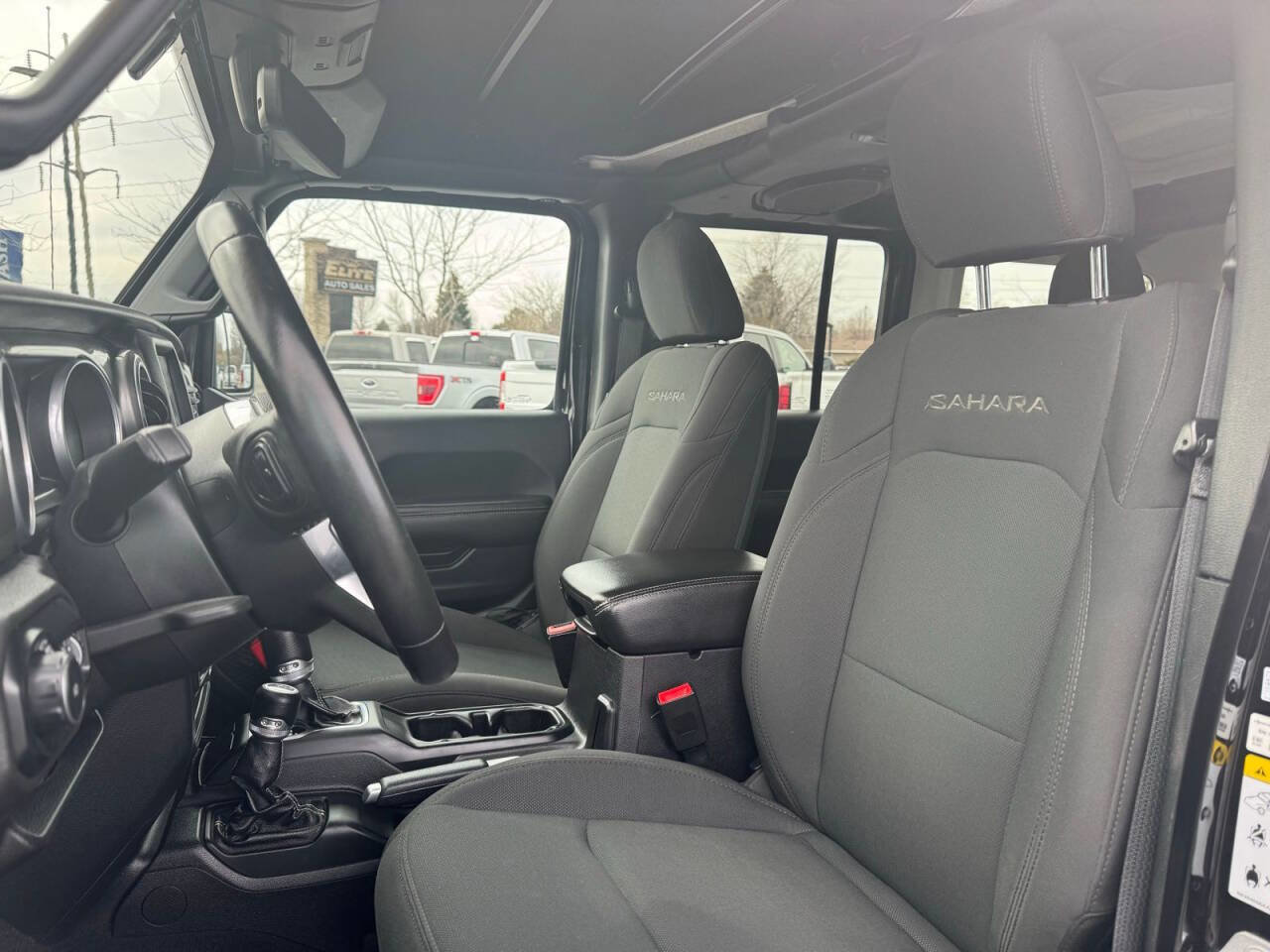 Used 2018 Jeep Wrangler Unlimited Sahara w/ Uconnect 4C Nav & Sound Group image 13