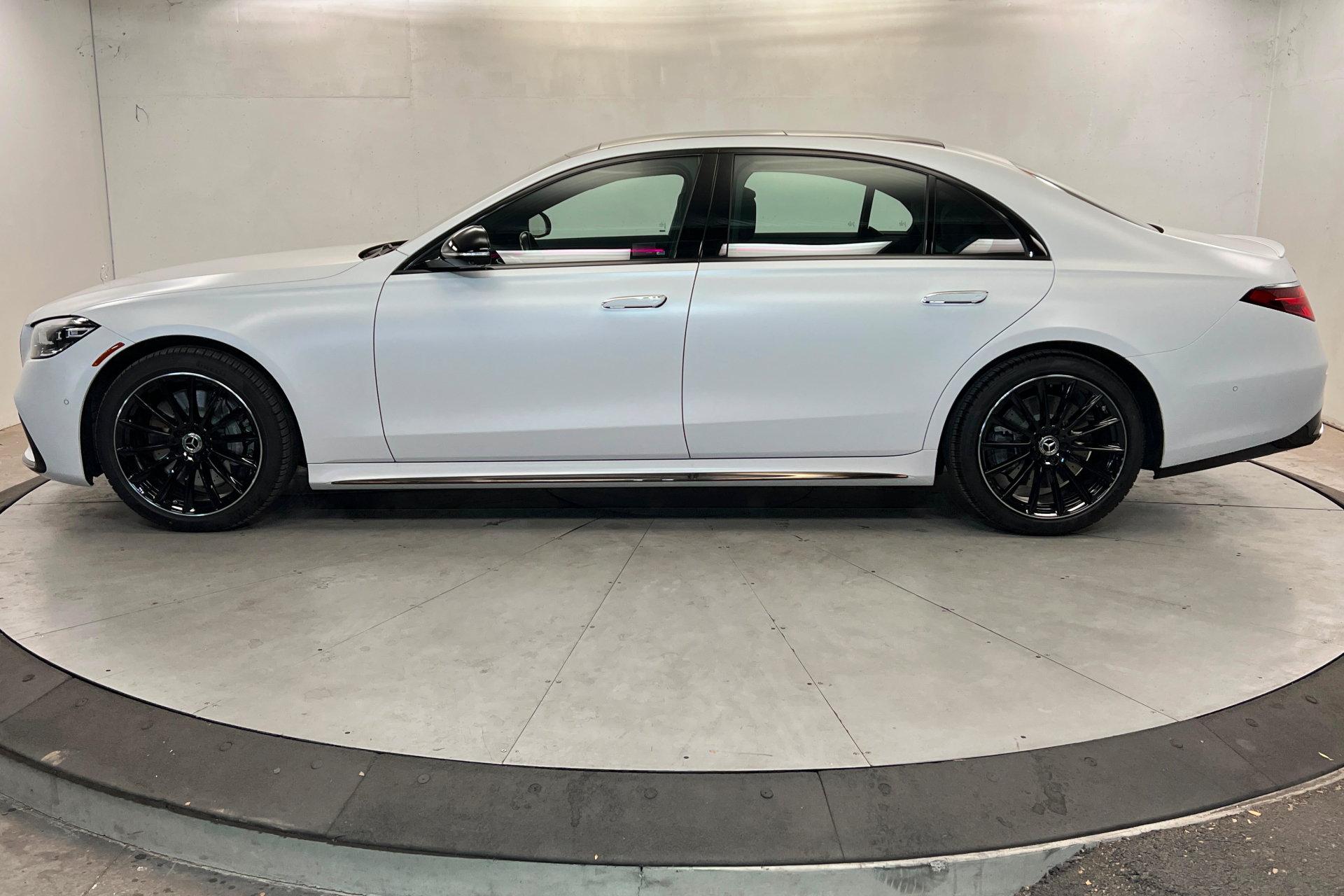 New 2026 Mercedes-Benz S 500 4MATIC image 2