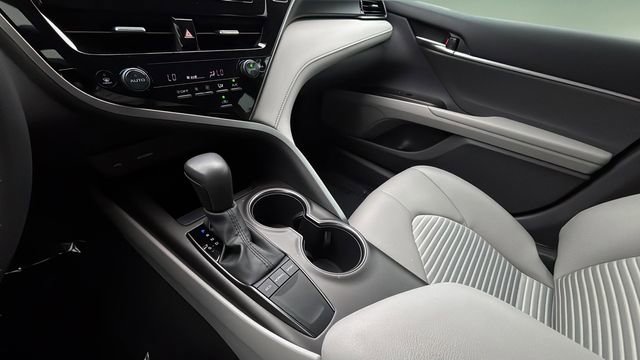 Used 2022 Toyota Camry SE w/ Convenience Package FWD image 14