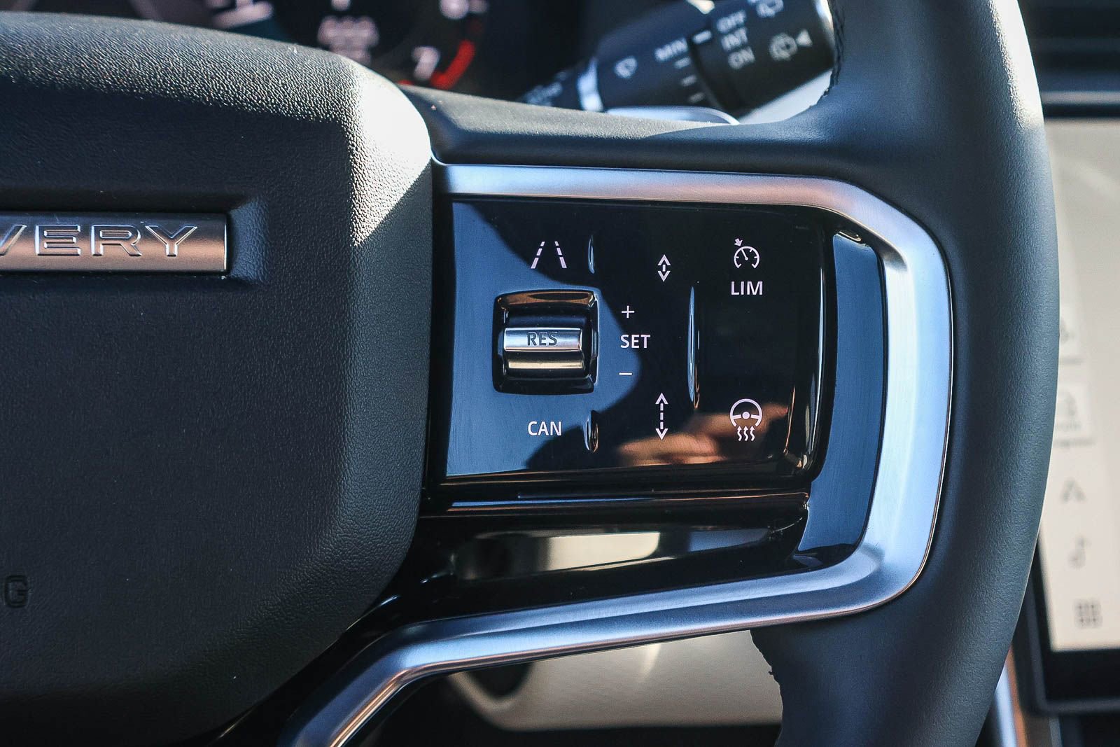 Used 2024 Land Rover Discovery Sport Dynamic SE image 29