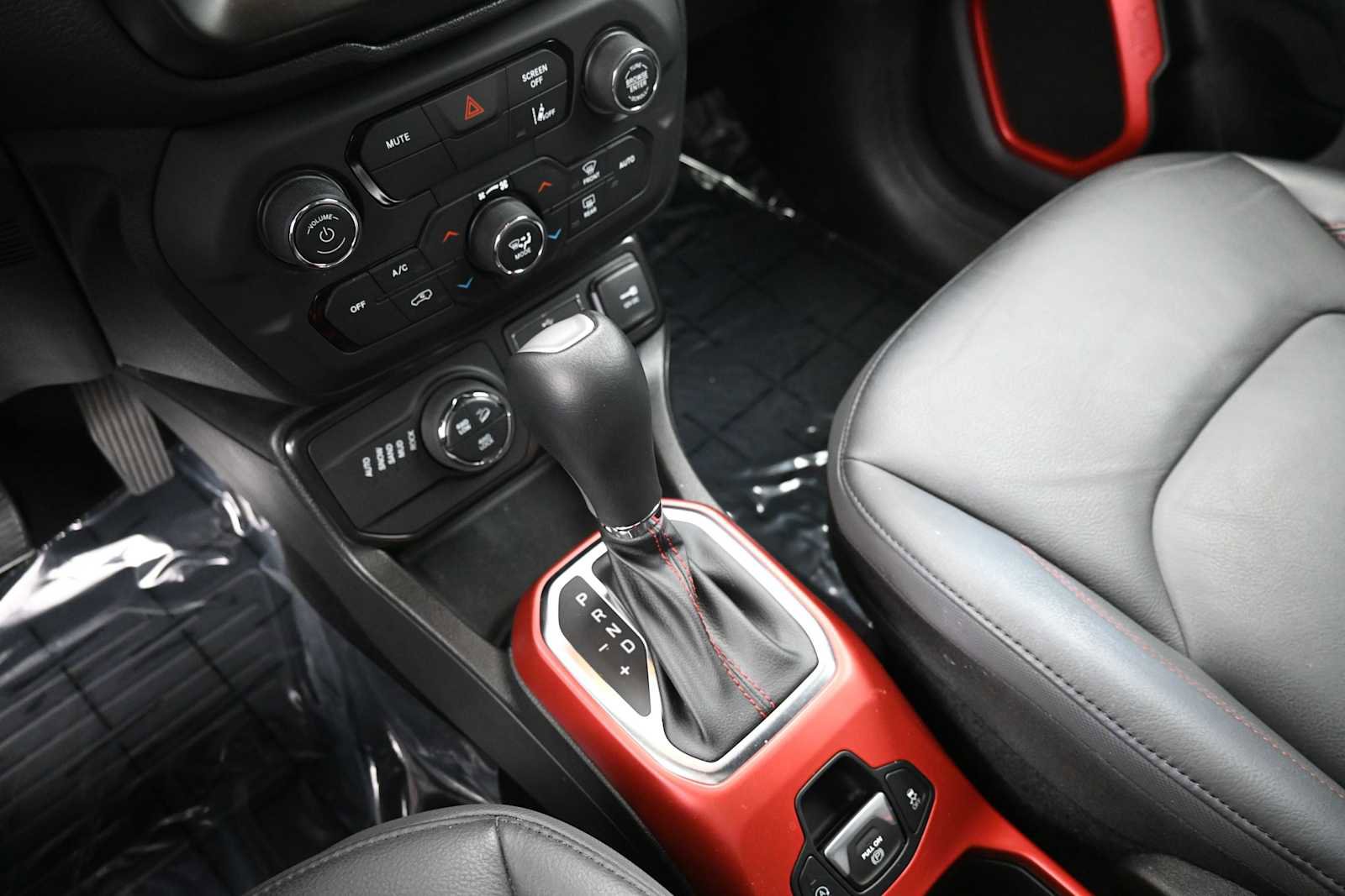 Used 2022 Jeep Renegade Trailhawk AWD/4WD image 12