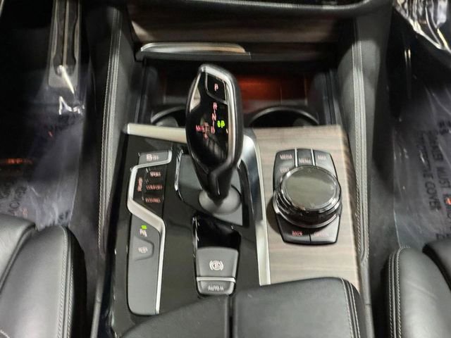 Used 2018 BMW M550i xDrive w/ Driving Assistance Package image 10
