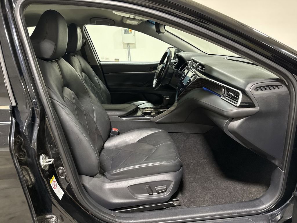 Used 2018 Toyota Camry XLE FWD image 21