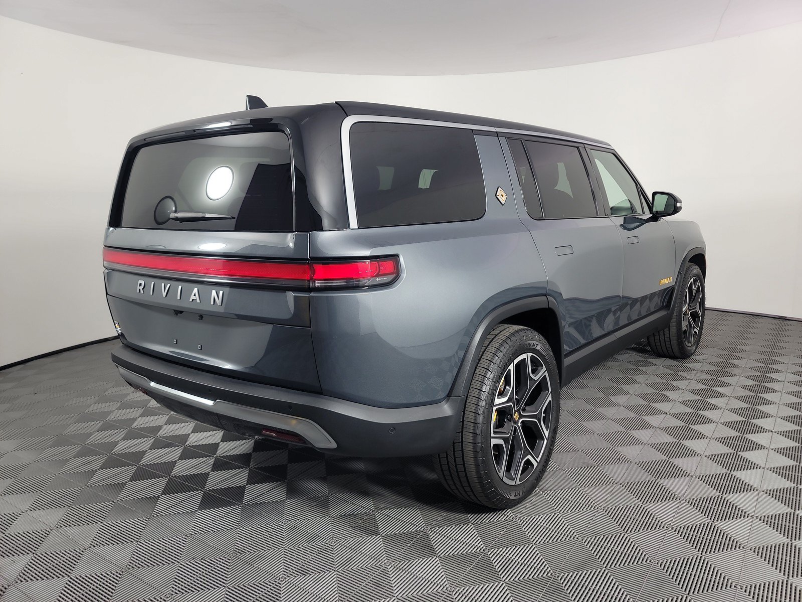 Used 2022 Rivian R1S Launch Edition AWD/4WD image 5
