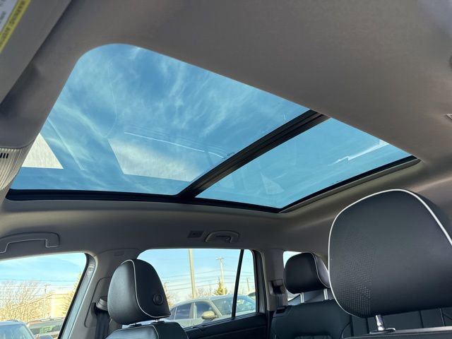 Certified 2025 Volkswagen Atlas SEL Premium R-Line image 27