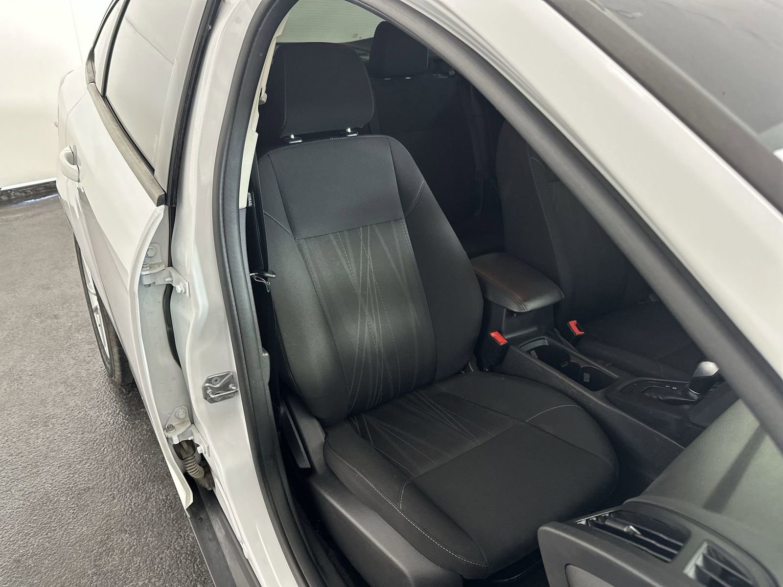 Used 2018 Ford Focus SE FWD image 27